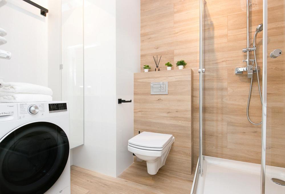 Appartamento Apartament Black Zajezdnia Wrzeszcz Danzica Esterno foto