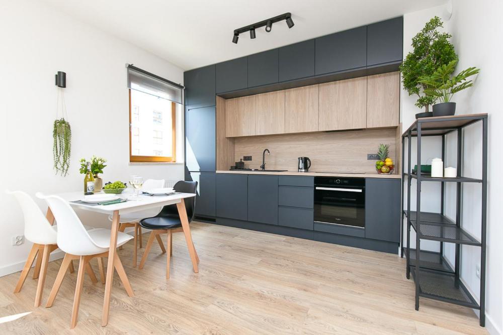 Appartamento Apartament Black Zajezdnia Wrzeszcz Danzica Esterno foto