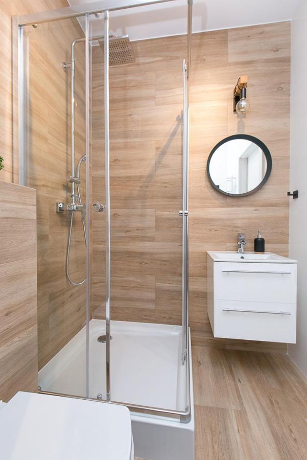 Appartamento Apartament Black Zajezdnia Wrzeszcz Danzica Esterno foto