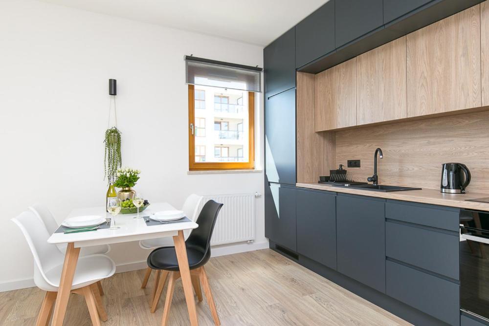 Appartamento Apartament Black Zajezdnia Wrzeszcz Danzica Esterno foto